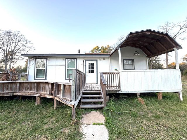 16066 North Loop Drive, Plantersville, TX 77363