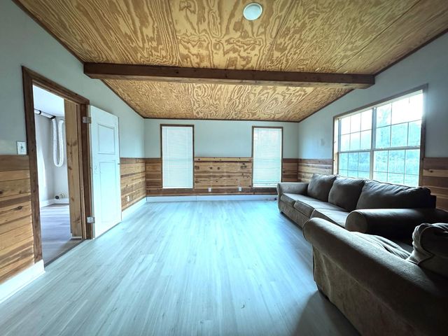 16066 North Loop Drive, Plantersville, TX 77363