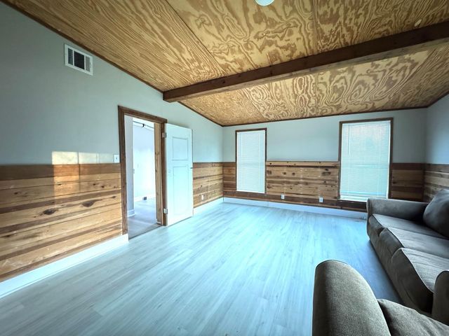 16066 North Loop Drive, Plantersville, TX 77363