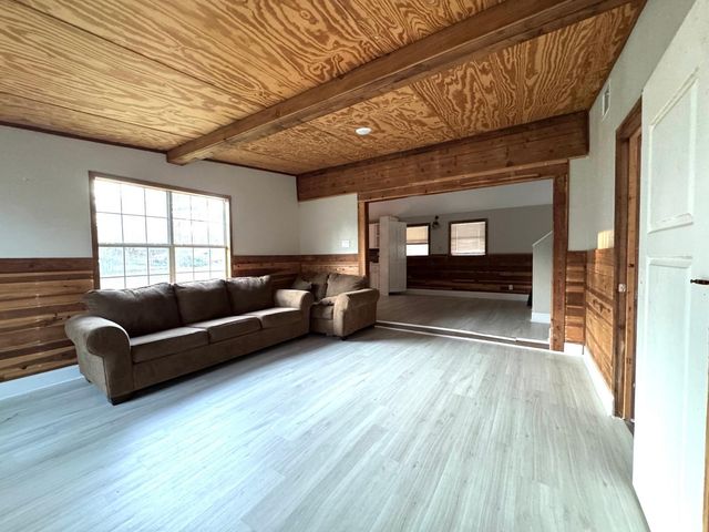 16066 North Loop Drive, Plantersville, TX 77363