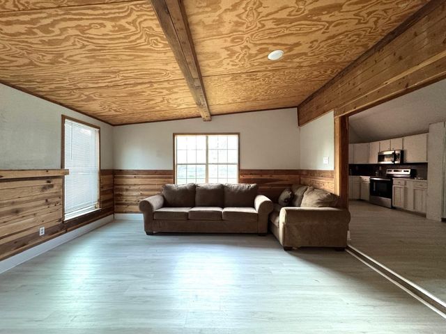 16066 North Loop Drive, Plantersville, TX 77363