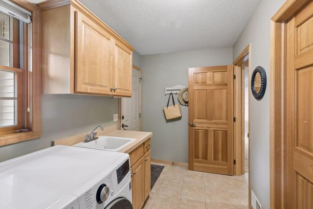 612 Park View Court, Hudson, WI 54016