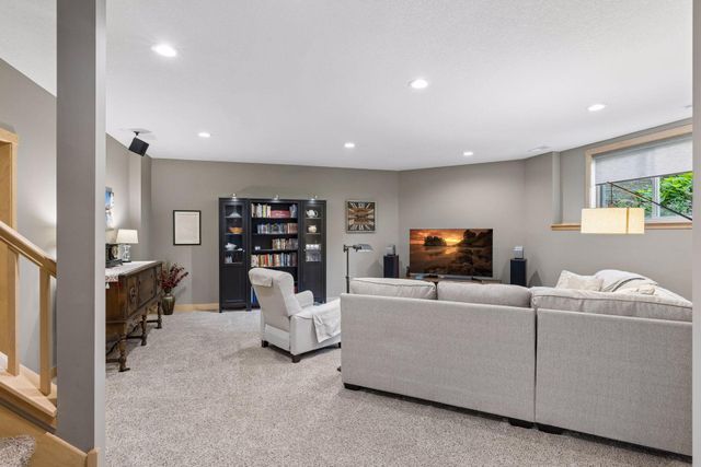 612 Park View Court, Hudson, WI 54016