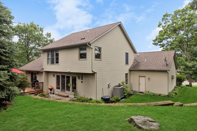 612 Park View Court, Hudson, WI 54016