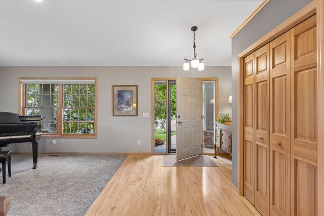 612 Park View Court, Hudson, WI 54016