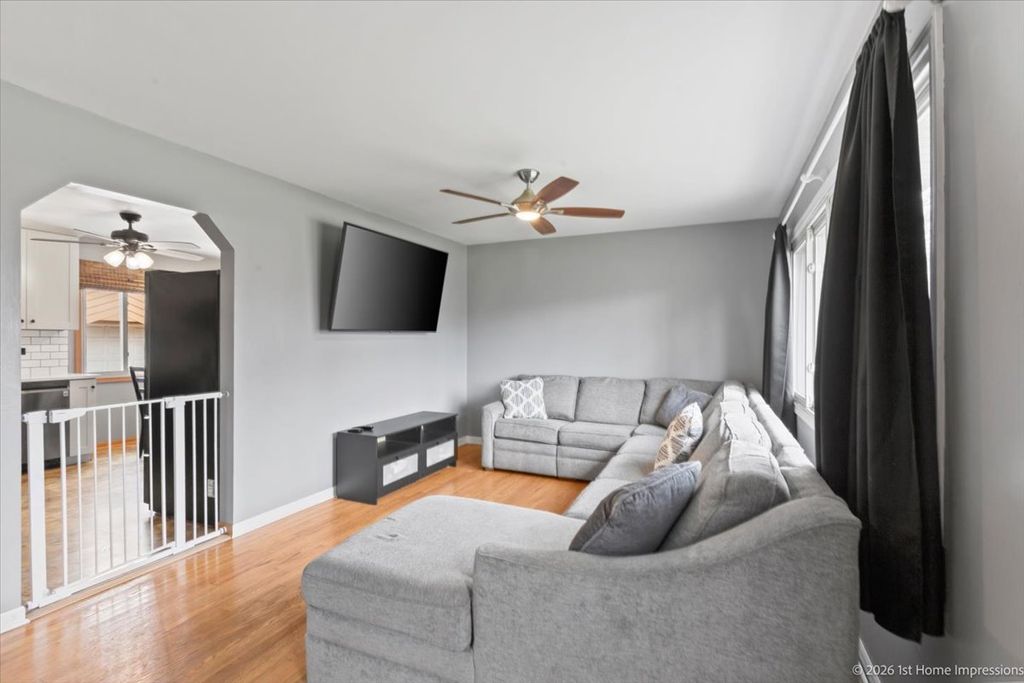 6927 Olympic Drive, Bridgeview, IL 60455 — photo 4