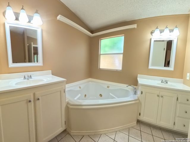 1108 Hillside Oaks, Bulverde, TX 78163