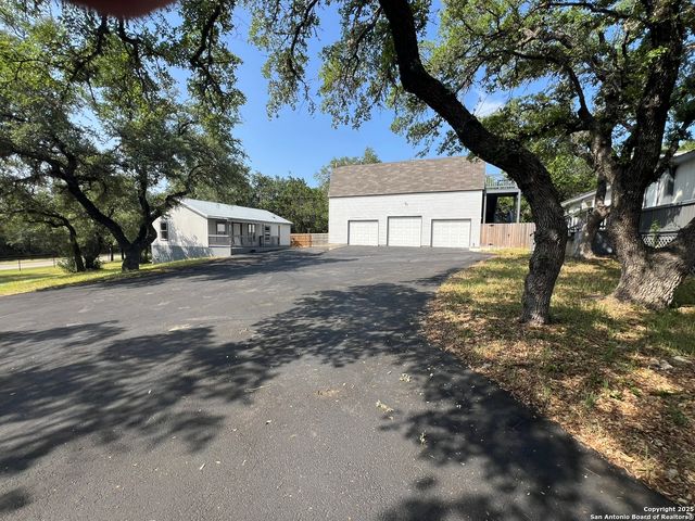 1108 Hillside Oaks, Bulverde, TX 78163