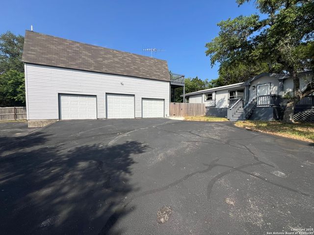 1108 Hillside Oaks, Bulverde, TX 78163