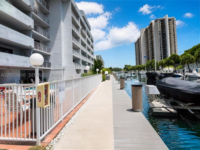 1650 NE 115th St 403, Miami, FL 33181