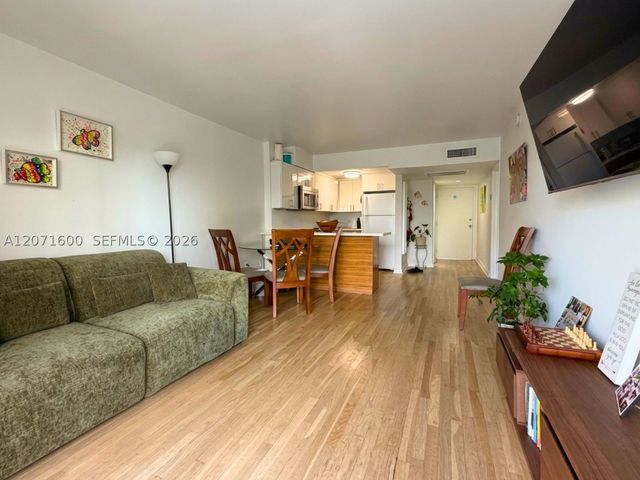 1650 NE 115th St 403, Miami, FL 33181
