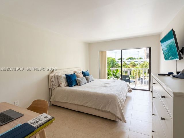 1650 NE 115th St 403, Miami, FL 33181
