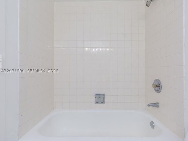 1650 NE 115th St 403, Miami, FL 33181