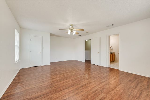 1412 Santa Elena Plaza, Dallas, TX 75211