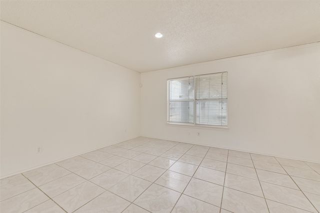 1412 Santa Elena Plaza, Dallas, TX 75211