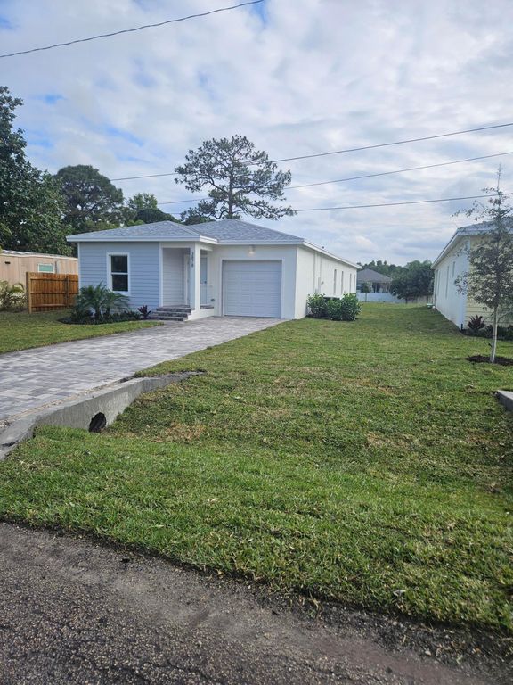 3878 SE Grant Street, Stuart, FL 34997