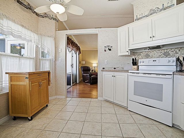 3217 MANATEE ROAD, Tavares, FL 32778