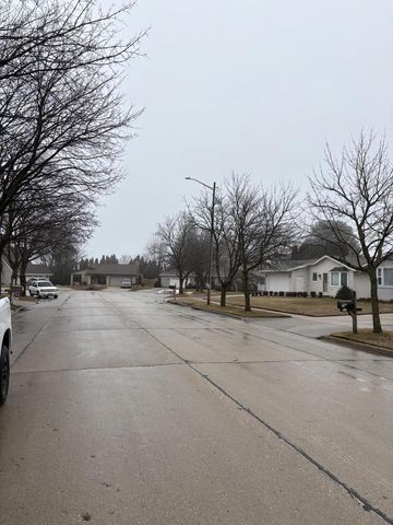 823 Dueno COURT, Manitowoc, WI 54220