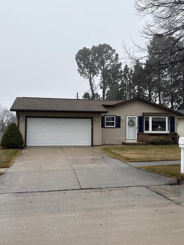 823 Dueno COURT, Manitowoc, WI 54220