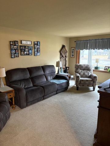 823 Dueno COURT, Manitowoc, WI 54220