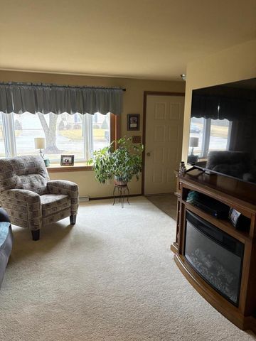 823 Dueno COURT, Manitowoc, WI 54220