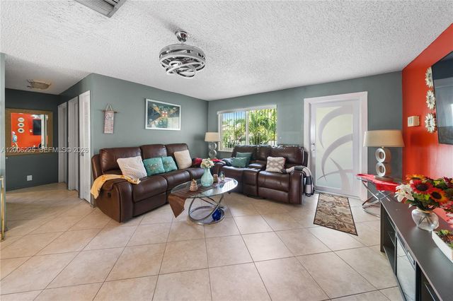 4402 NW 44th Avenue, Tamarac, FL 33319
