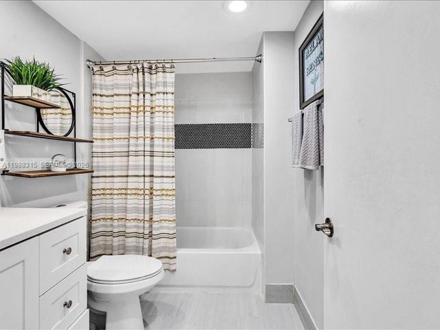 12500 SW 5th Ct 208M, Pembroke Pines, FL 33027