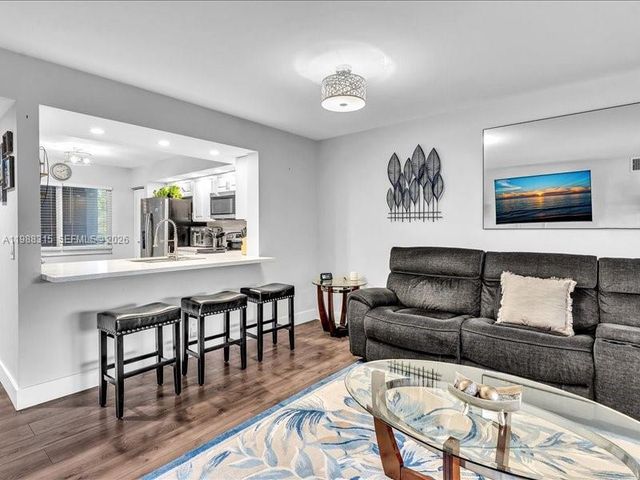 12500 SW 5th Ct 208M, Pembroke Pines, FL 33027