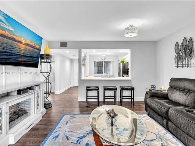 12500 SW 5th Ct 208M, Pembroke Pines, FL 33027