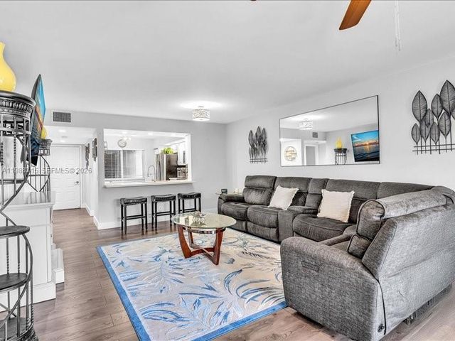 12500 SW 5th Ct 208M, Pembroke Pines, FL 33027