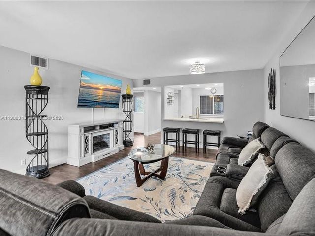 12500 SW 5th Ct 208M, Pembroke Pines, FL 33027