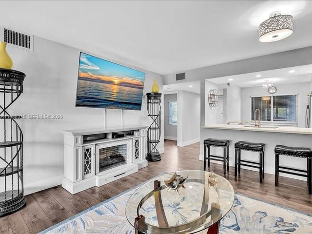 12500 SW 5th Ct 208M, Pembroke Pines, FL 33027