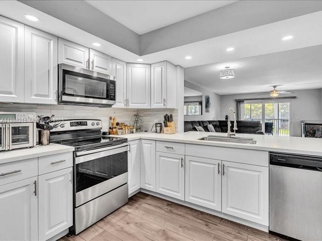 12500 SW 5th Ct 208M, Pembroke Pines, FL 33027