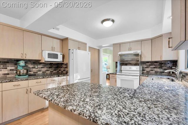 29100 Creek Bend Drive, Farmington Hills, MI 48331