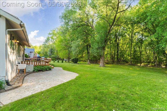 29100 Creek Bend Drive, Farmington Hills, MI 48331