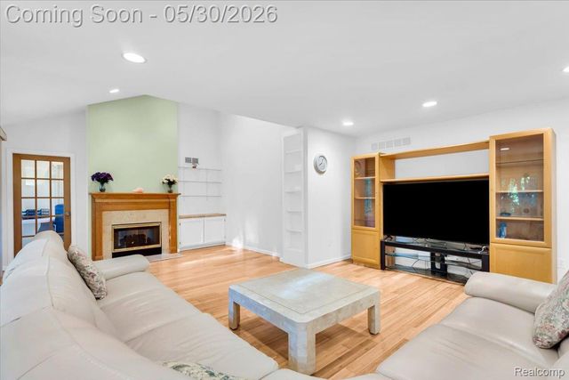 29100 Creek Bend Drive, Farmington Hills, MI 48331
