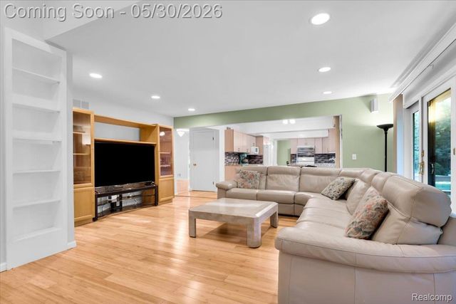 29100 Creek Bend Drive, Farmington Hills, MI 48331