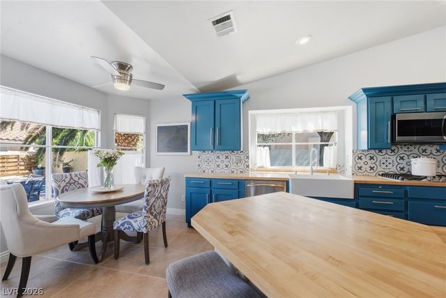 8212 Arch Bay Lane, Las Vegas, NV 89128