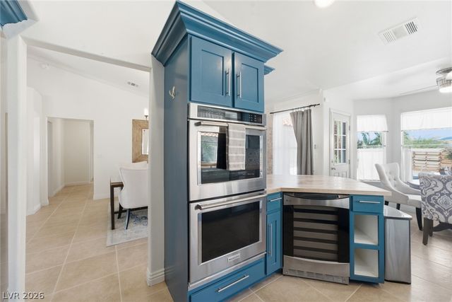 8212 Arch Bay Lane, Las Vegas, NV 89128