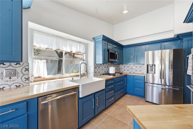 8212 Arch Bay Lane, Las Vegas, NV 89128