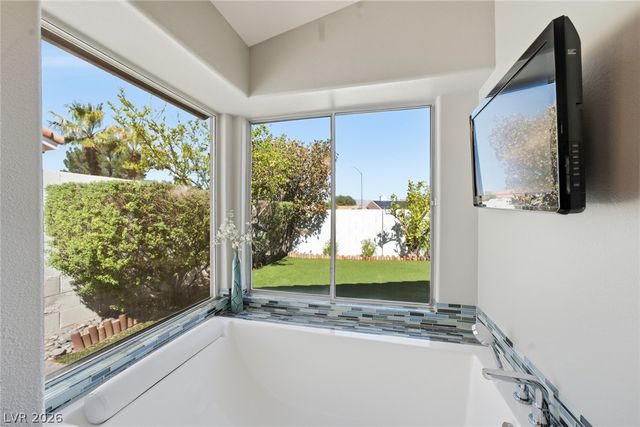 8212 Arch Bay Lane, Las Vegas, NV 89128