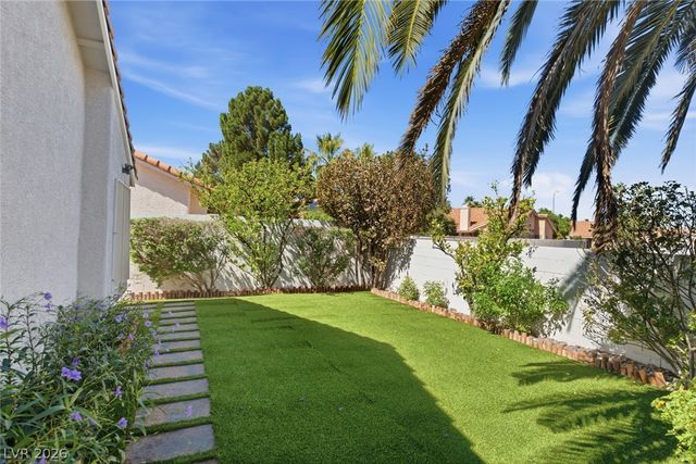8212 Arch Bay Lane, Las Vegas, NV 89128