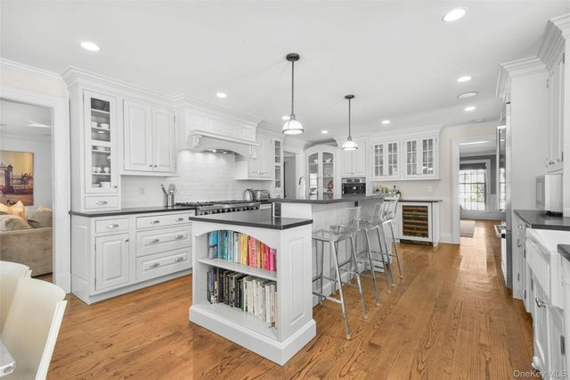 10 Hilltop Road, Larchmont, NY 10538