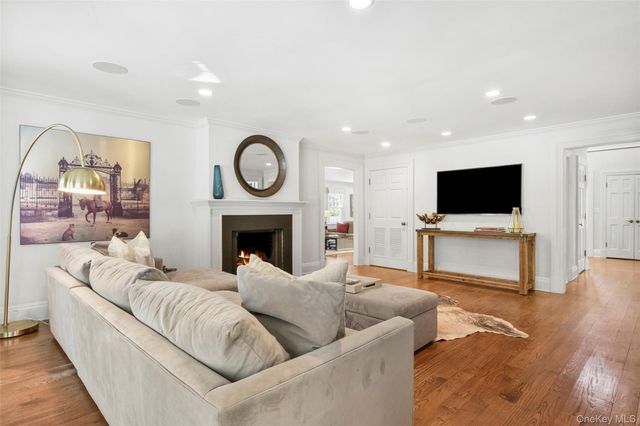 10 Hilltop Road, Larchmont, NY 10538