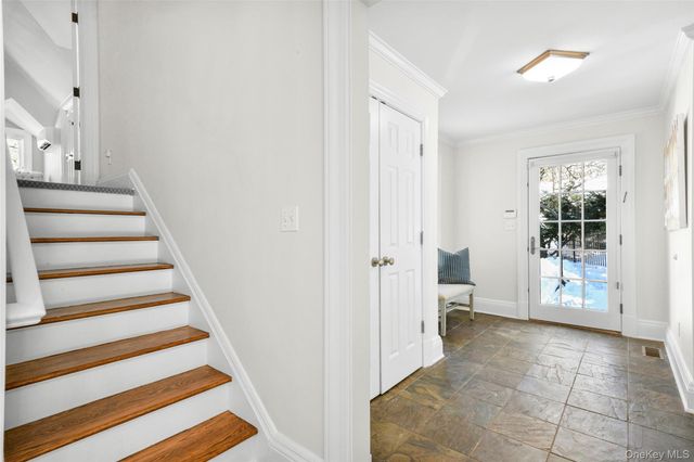 10 Hilltop Road, Larchmont, NY 10538