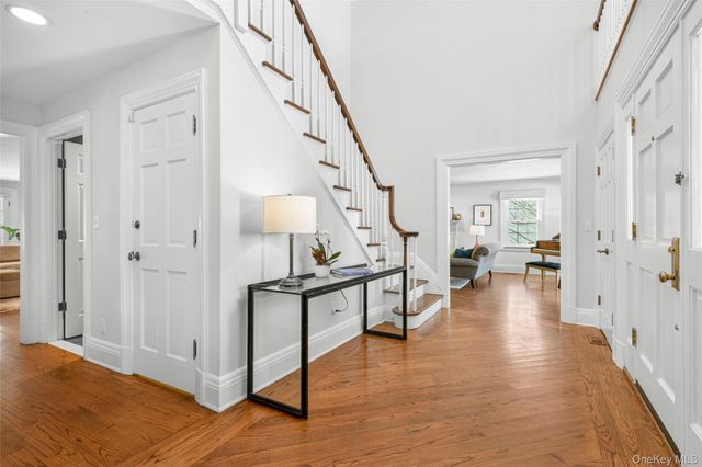 10 Hilltop Road, Larchmont, NY 10538