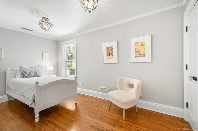 10 Hilltop Road, Larchmont, NY 10538