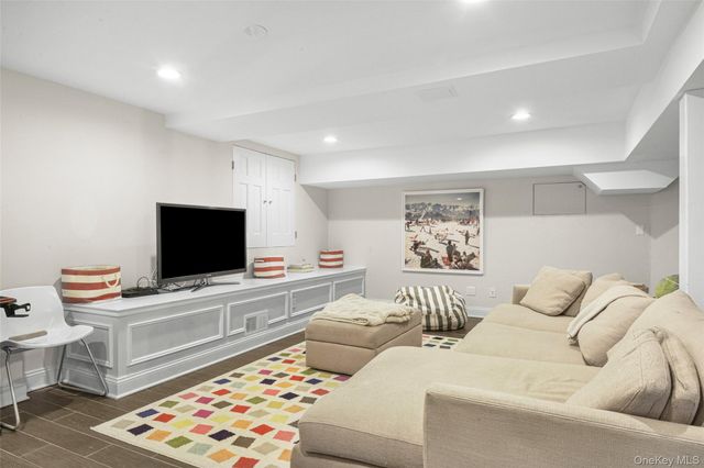 10 Hilltop Road, Larchmont, NY 10538