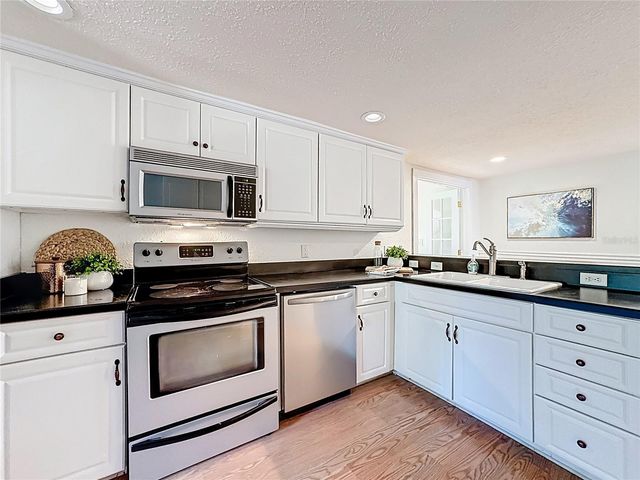 1148 N GRANDVIEW STREET, Mount Dora, FL 32757