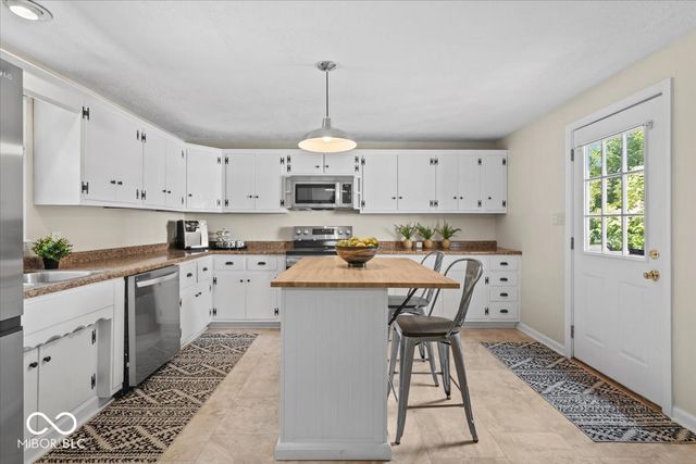 5755 Andover Road, Indianapolis, IN 46220